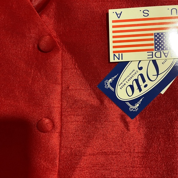 Boys Solid Red Polysilk Vest with Elastic back. Lito Size 8-10 youth - Picture 3 of 3